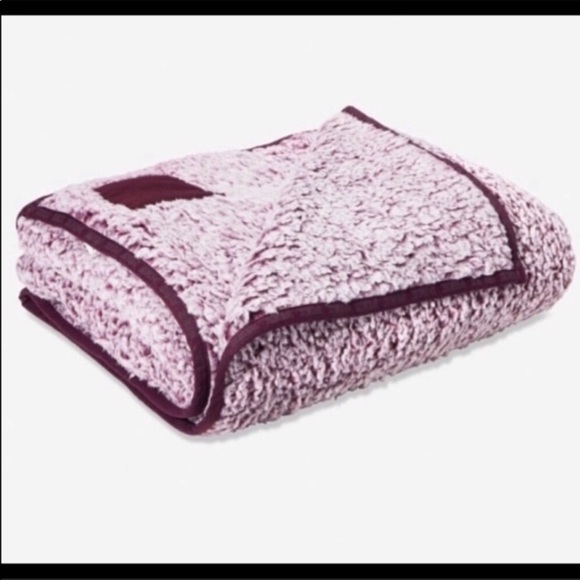 NEW VS PINK washed Sherpa Blanket - Picture 2 of 5